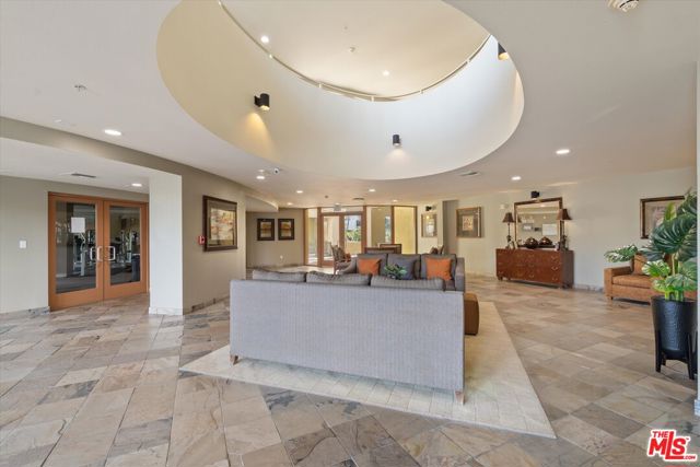 13200 Pacific Promenade, Playa Vista CA: https://media.crmls.org/mediaz/88eb336c-d54a-4025-a1cc-0e866beeafcd.jpg