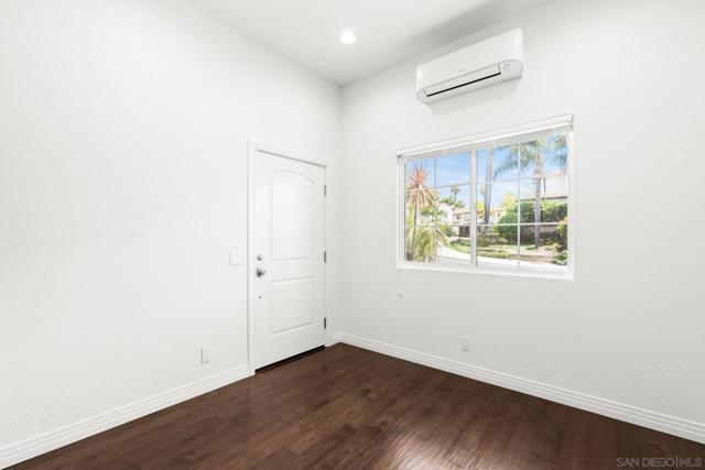 616 Marlin Ln, Carlsbad CA: https://media.crmls.org/mediaz/88eba0bb-8909-4535-8e80-80d628535e9e.jpg