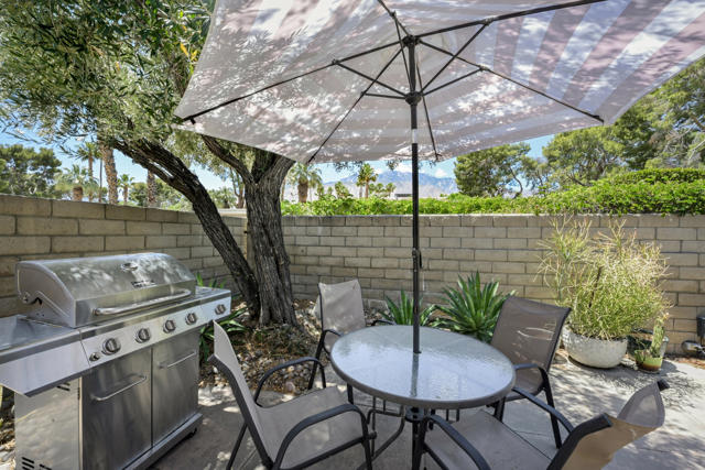 2006 E Sandalwood Drive, Palm Springs CA: https://media.crmls.org/mediaz/88ebc16d-7ba2-4b45-ad2b-830f655b8d36.jpg