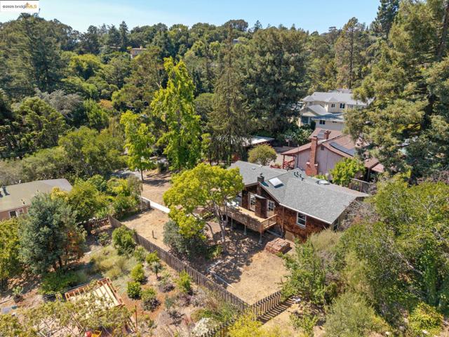 3176 Jordan Rd, Oakland CA: https://media.crmls.org/mediaz/88ebf9d9-44fa-4a23-856b-e7bc8761668a.jpg