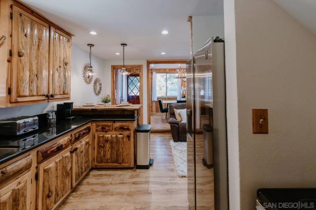 1027 W Country Club Blvd, Big Bear CA: https://media.crmls.org/mediaz/88ec5041-c745-4bbf-8208-62af320e709f.jpg