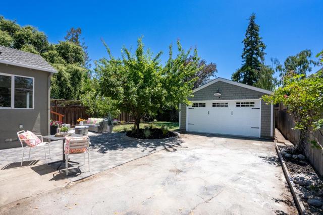 2653 Brewster Avenue, Redwood City CA: https://media.crmls.org/mediaz/88ec6e25-8159-4cb2-a3c2-3805d8e38cd9.jpg