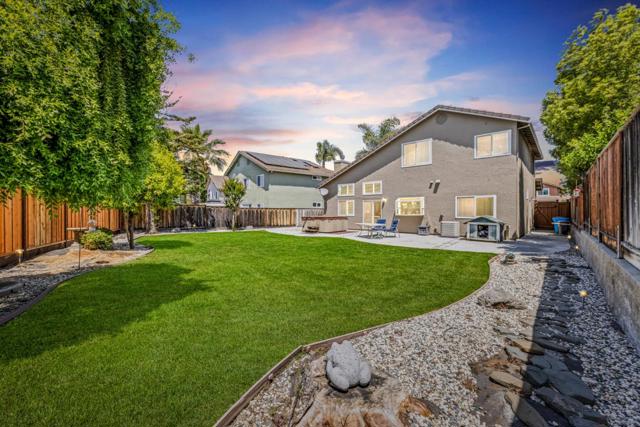 1660 Mimosa Street, Hollister CA: https://media.crmls.org/mediaz/88ec7776-5f2e-4e2d-93df-b6b255c05f63.jpg