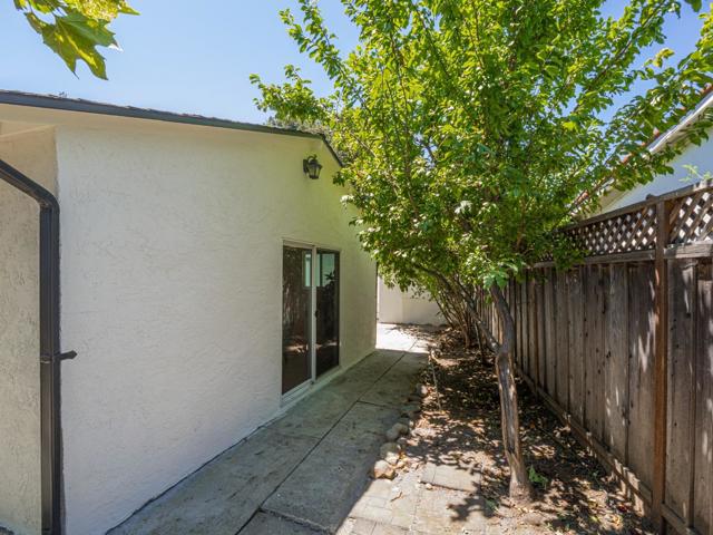 6055 Larchmont Court, San Jose CA: https://media.crmls.org/mediaz/88ed1dee-d978-4b75-ab71-71fcd0b56409.jpg