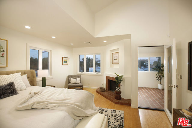 426 S Swall Drive, Beverly Hills CA: https://media.crmls.org/mediaz/88ed54b2-b92a-4073-91c1-b940f8ac0b55.jpg