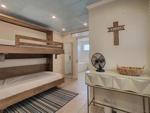 817 819 San Luis Rey Pl, San Diego CA: https://media.crmls.org/mediaz/88ee14d5-519f-450f-98d5-1b8a44513ef9.jpg