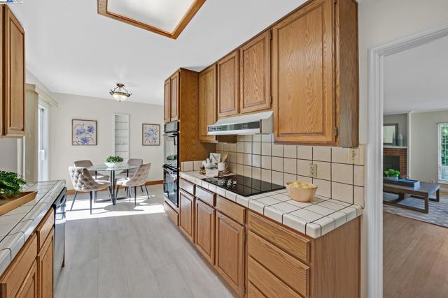 19028 Clemans Dr, Castro Valley CA: https://media.crmls.org/mediaz/88eeaa0b-2759-4089-92e2-4437210c1cc2.jpg