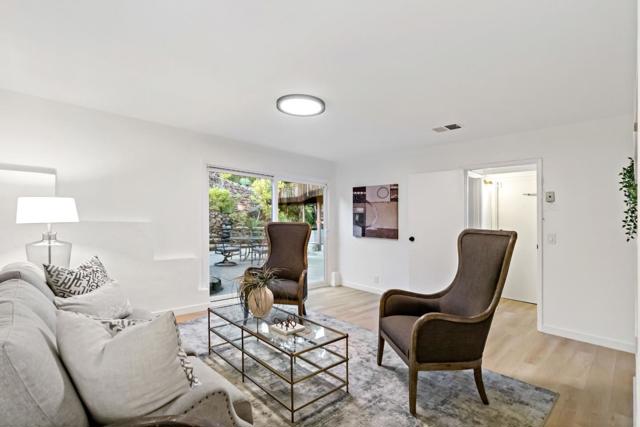 3848 Vineyard Drive, Redwood City CA: https://media.crmls.org/mediaz/88ef2e4c-a478-4985-93f8-34eb49e22fe6.jpg