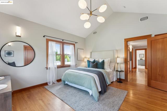 817 Curtis St, Albany CA: https://media.crmls.org/mediaz/88ef7ca3-675f-4d50-8576-485f330458ec.jpg