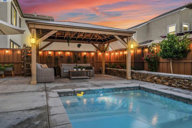 2305 Augusta Ave, Tracy CA: https://media.crmls.org/mediaz/88ef97cc-8fad-45da-9459-514d77a19bb5.jpg