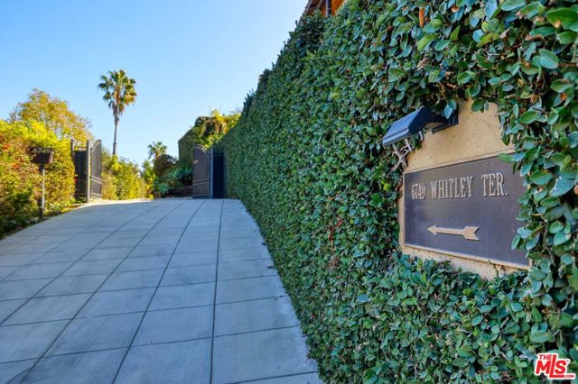 6749 Whitley Terrace, Los Angeles CA: https://media.crmls.org/mediaz/88f02fb6-820b-4b52-a1ff-1ae6a4128b32.jpg
