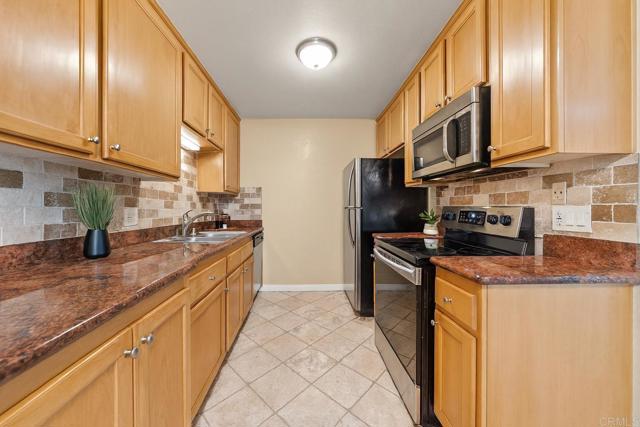 Detail Gallery Image 5 of 20 For 9860 Dale Ave #D2,  Spring Valley,  CA 91977 - 2 Beds | 2 Baths