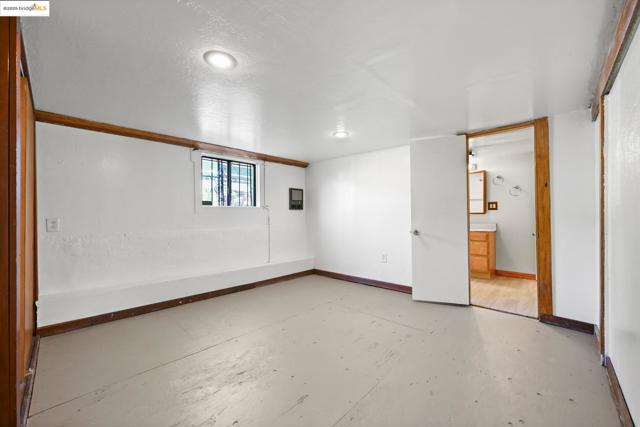 806 54Th St, Oakland CA: https://media.crmls.org/mediaz/88f1155d-7d72-4e47-b1ef-cc131f688c51.jpg