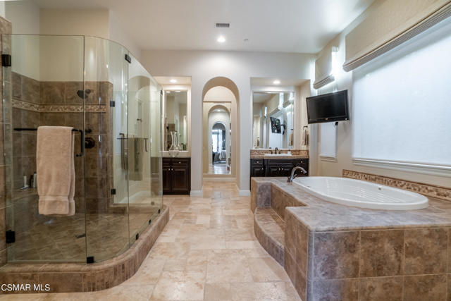 19 Master Bath