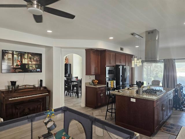 43075 Corte Fresca, Temecula CA: https://media.crmls.org/mediaz/88f181a4-2574-40cc-af62-7033d3384657.jpg