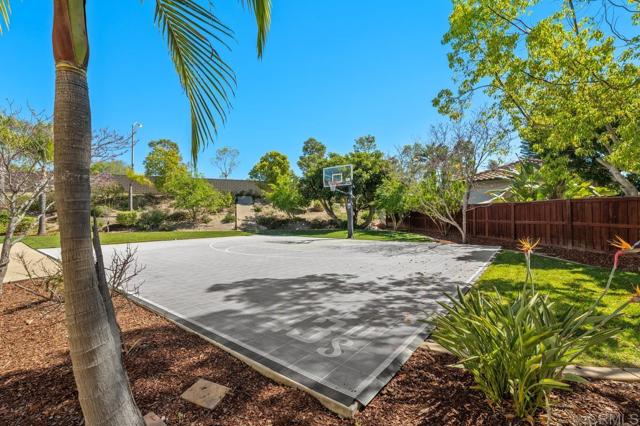 Image 44 of 57 For 15035 Applewood Ct