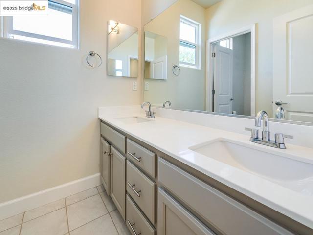 270 Guthrie Lane, Brentwood CA: https://media.crmls.org/mediaz/88f24675-1af7-42ca-82ac-8ccc93ebafac.jpg