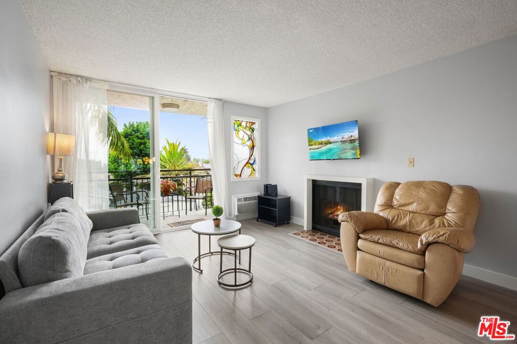 1885 Veteran Avenue #207