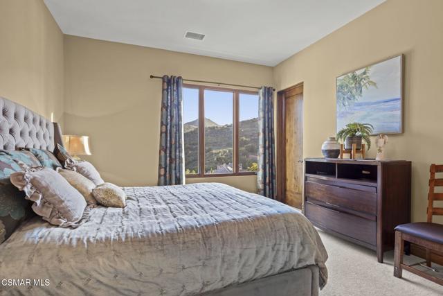 82 Queens Garden Drive, Thousand Oaks CA: https://media.crmls.org/mediaz/88f2fee6-c45a-467a-a255-95018f7036f2.jpg