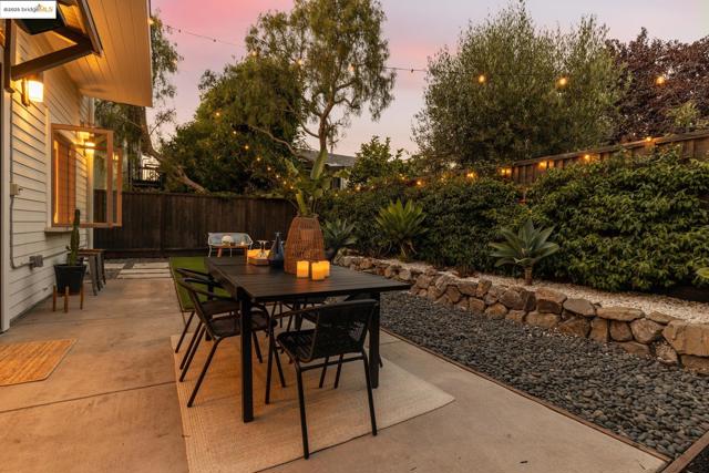 5734 Maccall St, Oakland CA: https://media.crmls.org/mediaz/88f383a3-5484-4cd0-94ae-229ec4447ff3.jpg