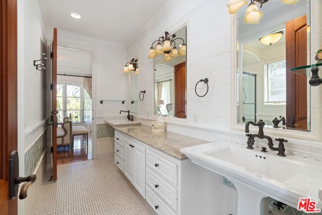 Image 23 of 38 For 919 Gretna Green Way