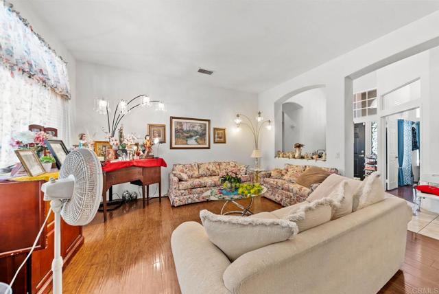 Detail Gallery Image 11 of 34 For 1999 Pecan Tree St, Hemet,  CA 92545 - 4 Beds | 2/1 Baths