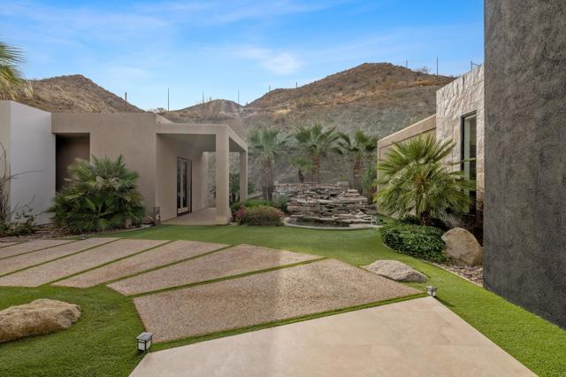 15 Buena Vista Court, Rancho Mirage CA: https://media.crmls.org/mediaz/88f525a5-e2cb-40b3-ba4e-52340ac0b870.jpg