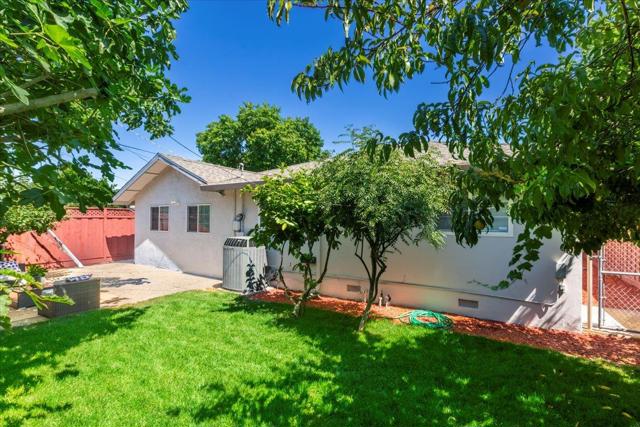 3562 Earl Drive, Santa Clara CA: https://media.crmls.org/mediaz/88f52aa0-619b-4faa-a933-4acde1f65e19.jpg