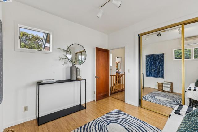 3215 Liberty Ave, Alameda CA: https://media.crmls.org/mediaz/88f55f82-1c43-4e2b-85d1-23907366b3c6.jpg