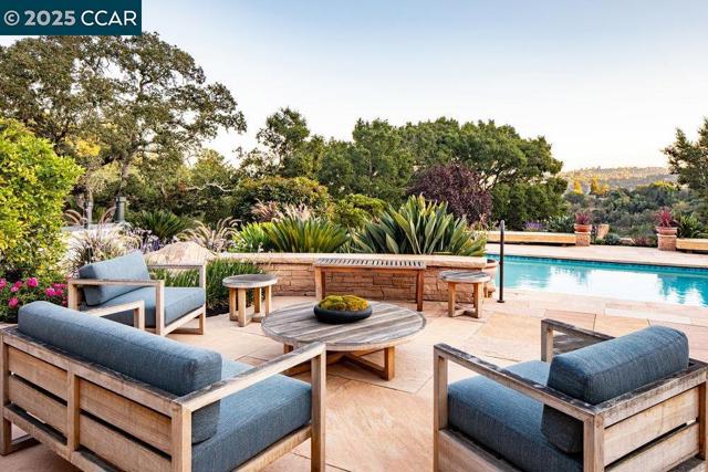 1177 Estates Dr, Lafayette CA: https://media.crmls.org/mediaz/88f6e3f8-aee9-4951-baac-22c13e663a99.jpg