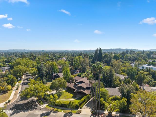 1327 S Oak Knoll Avenue, Pasadena CA: https://media.crmls.org/mediaz/88f7721d-991c-411a-9e6e-a23b51112e79.jpg
