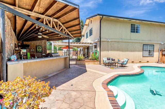 1298 Hersman Drive, Gilroy CA: https://media.crmls.org/mediaz/88f7af1a-5826-430a-989b-45114086c260.jpg