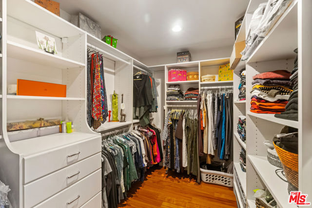 2321 Sunny Point Street, Thousand Oaks CA: https://media.crmls.org/mediaz/88f87265-5baf-47ec-b4bb-0ff66d8a0562.jpg