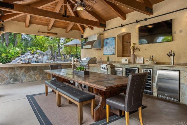 648 California Oak Drive, Vista CA: https://media.crmls.org/mediaz/88f8b645-1537-4d40-beb3-8a5bb4740741.jpg