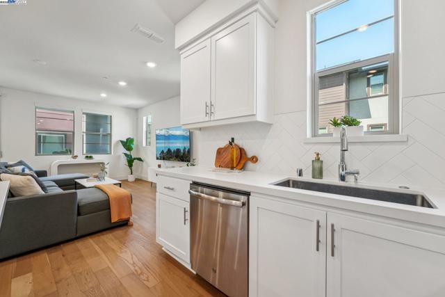 5860 Midnight Place, Dublin CA: https://media.crmls.org/mediaz/88f8bc12-ae44-448d-8cff-1788209a5b85.jpg