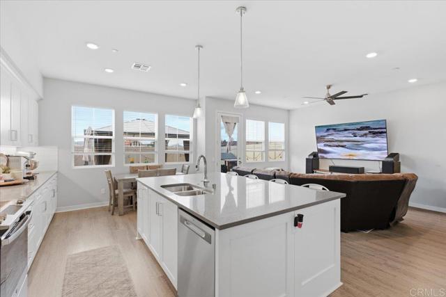 Detail Gallery Image 9 of 41 For 1166 Evelyn Drive, El Cajon,  CA 92021 - 3 Beds | 2/1 Baths