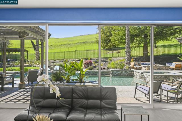 Image 10 of 59 For 1150 Vista Monte Dr