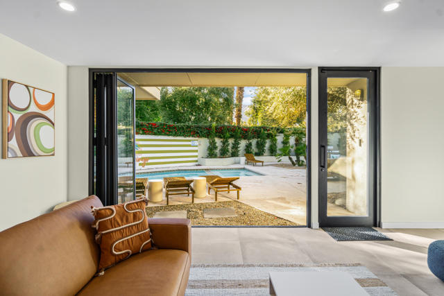 130 W Racquet Club Road #308, Palm Springs, CA 92262