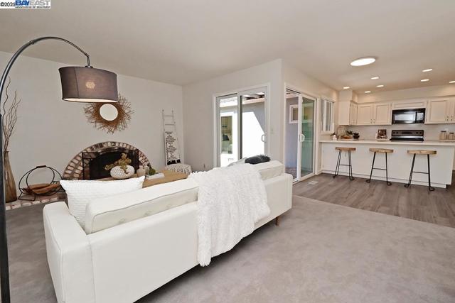 573 Junipero St, Pleasanton CA: https://media.crmls.org/mediaz/88fa0362-178d-41ee-8aa1-d6aeeb7b11df.jpg