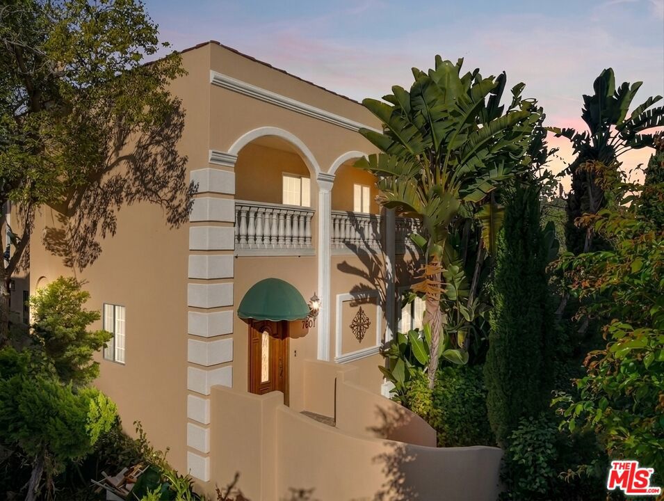 7601 Hollywood Boulevard — architectural residence