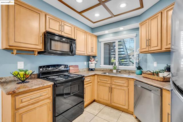 2912 Flint St, Union City CA: https://media.crmls.org/mediaz/88fb10db-3b30-40ce-8ddd-8c3d688ddf13.jpg