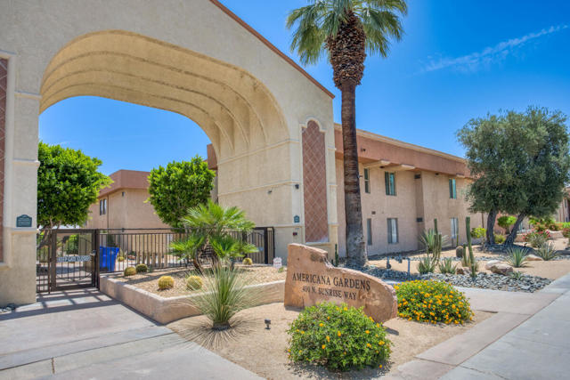 400 N Sunrise Way, Palm Springs CA: https://media.crmls.org/mediaz/88fb4a63-7380-4a74-ac97-ce65c415480d.jpg