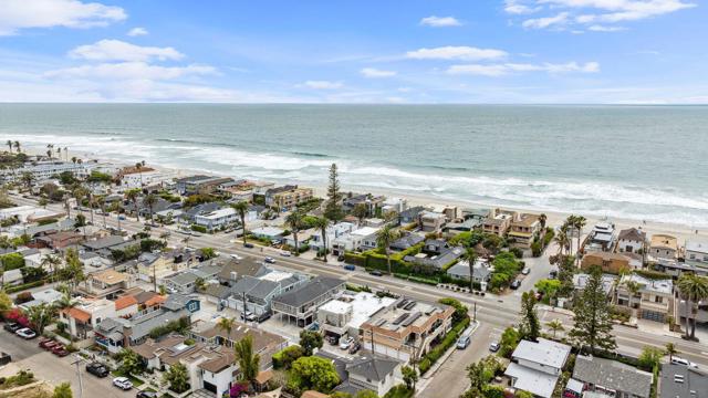 1943 45 Coast Blvd, Del Mar CA: https://media.crmls.org/mediaz/88fbe96f-e6ca-4771-92c2-8dbf85a62df3.jpg