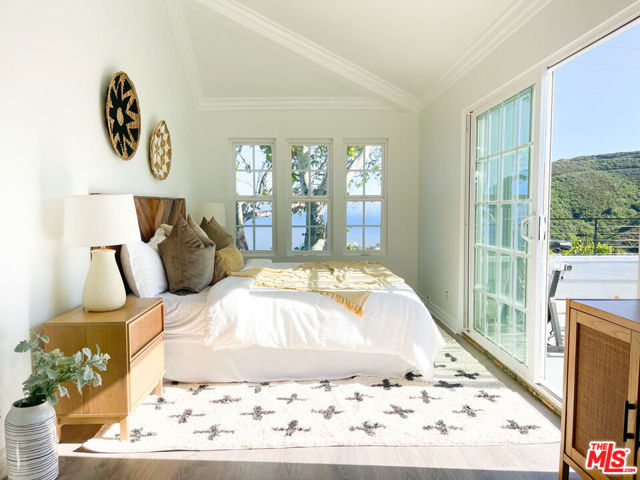 26343 Lockwood Road, Malibu CA: https://media.crmls.org/mediaz/88fc4b77-41ca-474b-b94d-446b2aa870f3.jpg