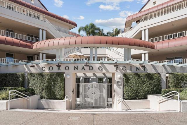 1101 1st Street, Coronado CA: https://media.crmls.org/mediaz/88fcdaf8-079c-41ae-889b-b628f34aad36.jpg