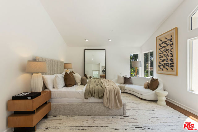 5985 Vista De La Luz, Woodland Hills CA: https://media.crmls.org/mediaz/88fcfb5c-a072-4ef7-b39b-33eac26fe9db.jpg