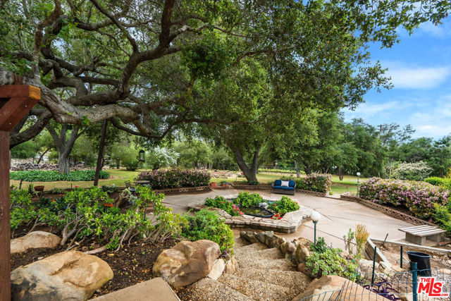 918 Palomar Road, Ojai CA: https://media.crmls.org/mediaz/88fcff7c-4aba-4700-8b21-1eeeff6bce02.jpg