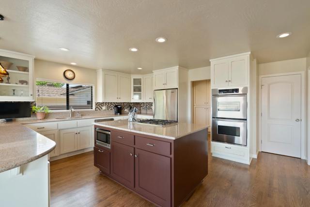 38 Barbras Court, Hollister CA: https://media.crmls.org/mediaz/88fd7779-9993-467d-840f-cd6b5af7fe36.jpg