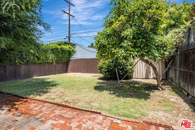22125 Costanso Street, Woodland Hills CA: https://media.crmls.org/mediaz/88fde56b-c66e-41e6-aaa8-2c1cd4d0ad6f.jpg