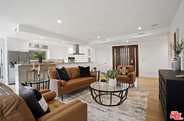 15224 Encanto Drive, Sherman Oaks CA: https://media.crmls.org/mediaz/88feb7b4-0aa4-4a58-b189-55602d484f40.jpg